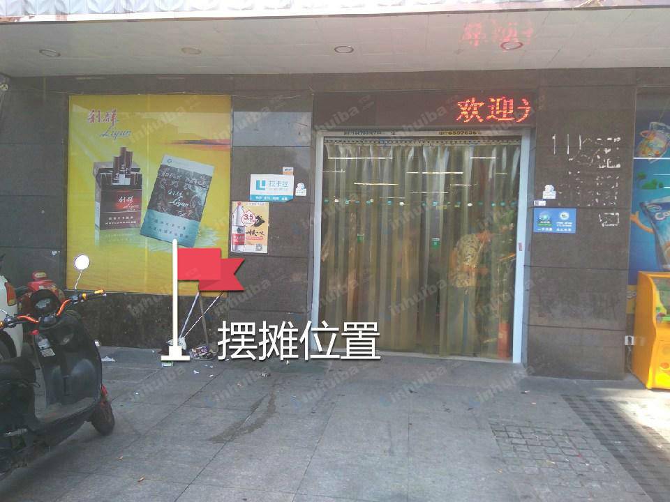 身边超市（西兴店） - 超市门口放扫把的位置