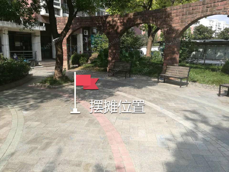 上海金江家园 - 中心广场，大门口
