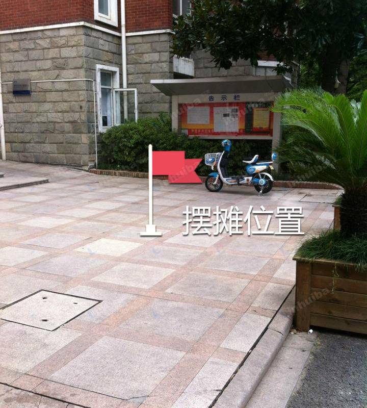 德加公寓西区 - 入口不远处物业办公室边上
