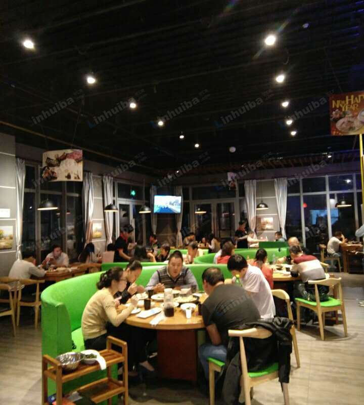 上海临港宝龙广场 第十一年餐厅 - 室内，正门内左侧