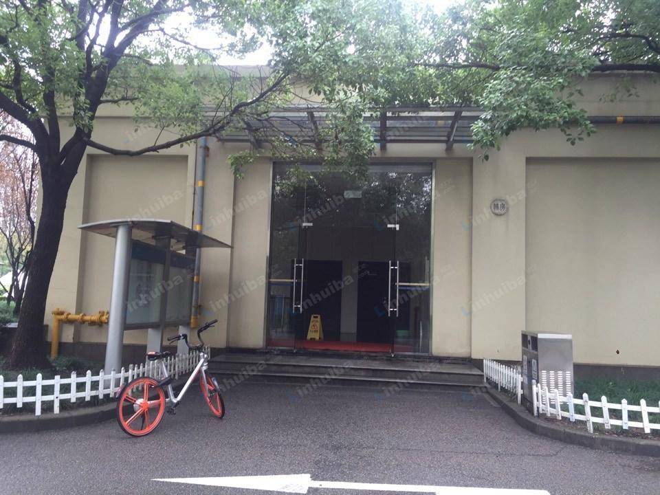 上海漕河泾智汇园 - 一层楼梯口或负一层左手边小屋