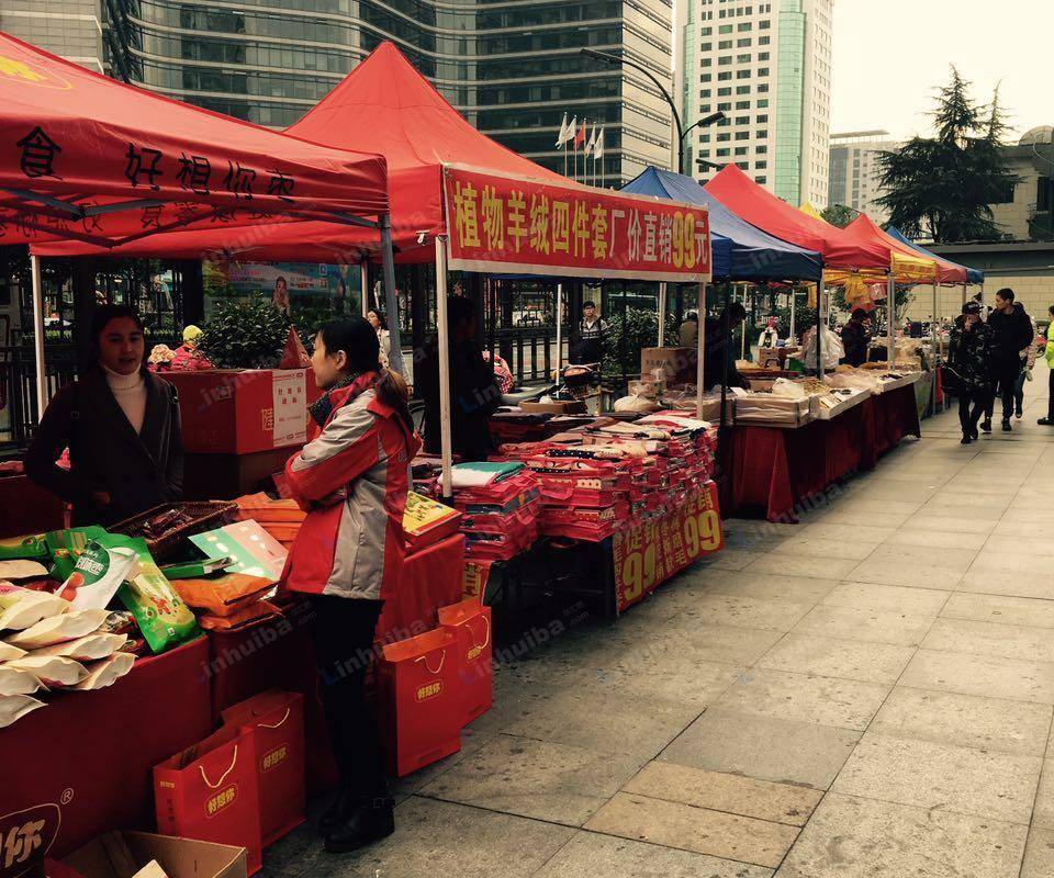 杭州百脑汇美食广场 - 百脑汇正大门广场