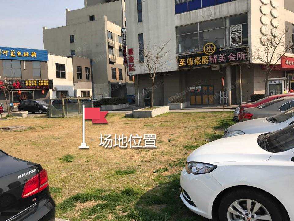 上海弘基诚建广场 - 广场入口处，KFC对面
