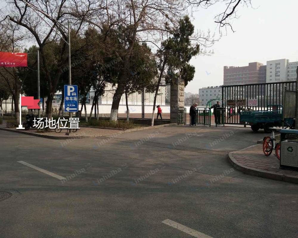 北京大学医学院 - 校园主干道以及食堂门口