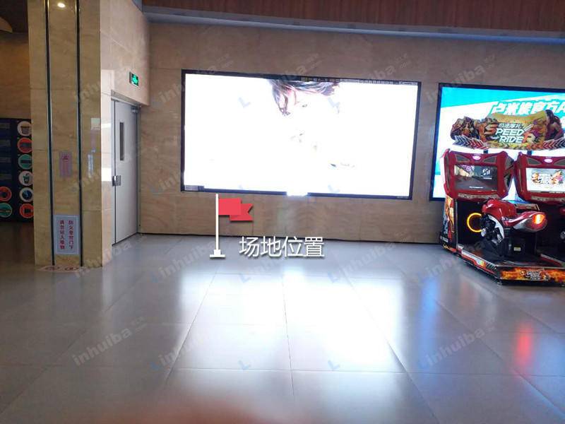 北京卢米埃影城龙湖店 - 影城电动游戏机左侧显示屏前