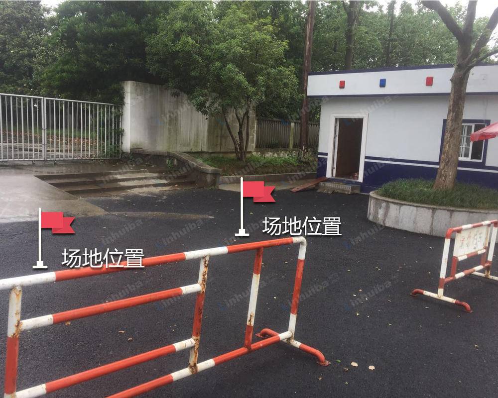 杭州西溪佳苑 - 小区正大门保安亭旁边很大的空旷位置