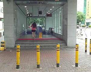 莲花北地铁站-站内b出口旁