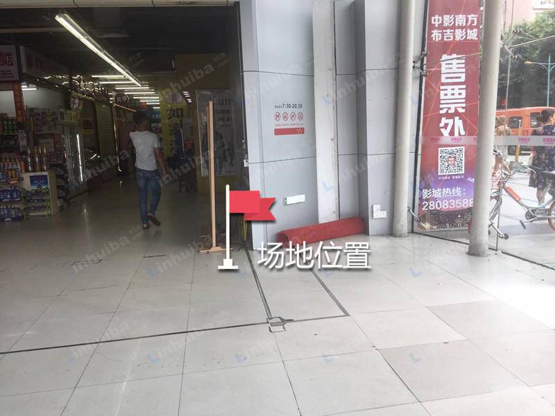 深圳龙珠商城 - 大门口右侧