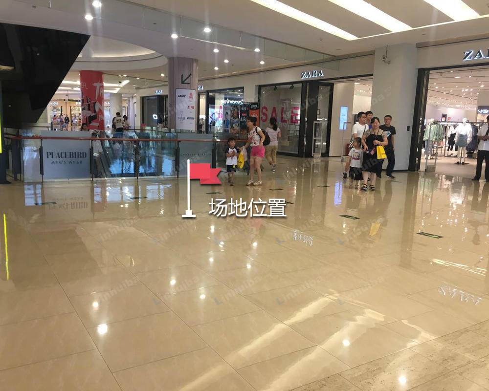 宁波鄞州印象城购物中心 - 印象城一号门进去区域手扶梯旁区域
