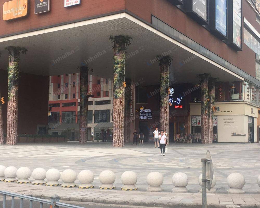 银湖天地商业中心 - 钱湖天地商业中心广场入口处