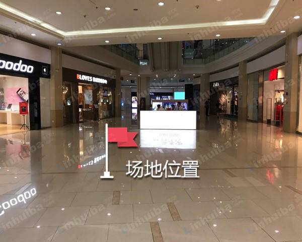 苏州印象城 - 3号门手扶梯前