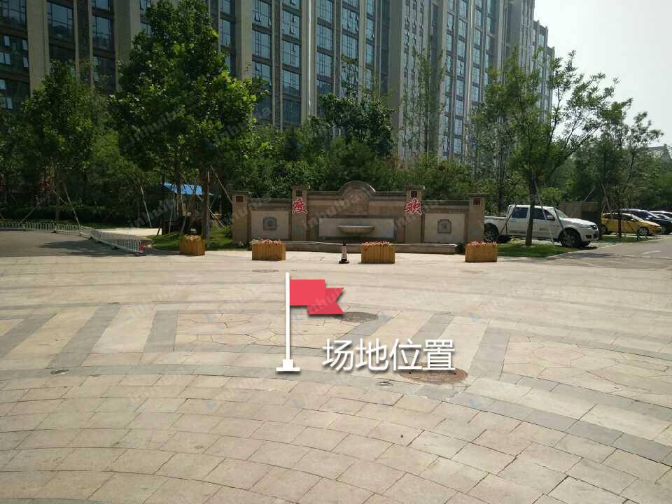北京珠江四季悦城 - 正门空地两侧或当中