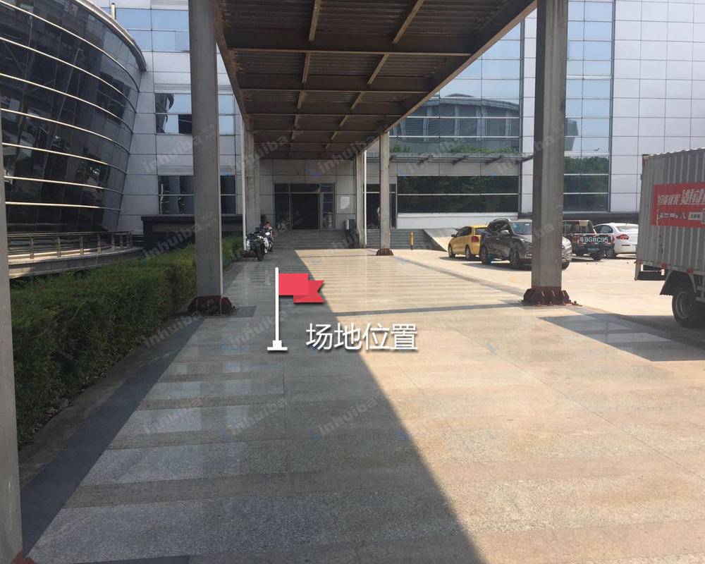 新天下工业城 - 神舟大厦天桥底