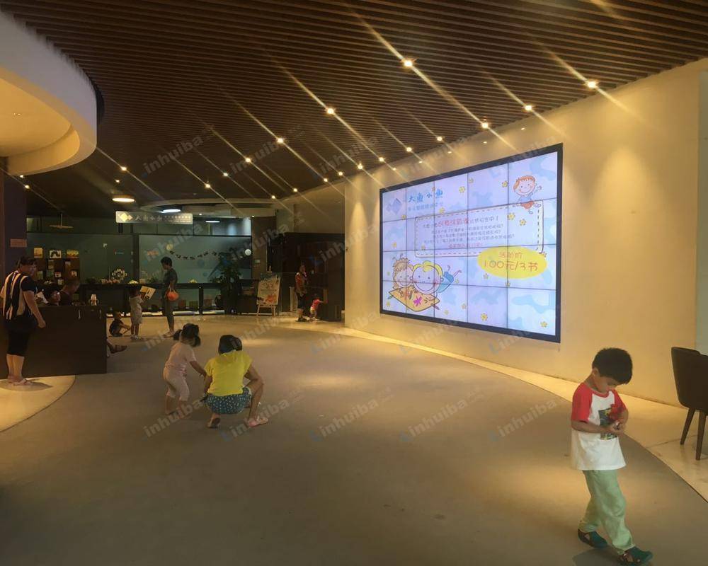 北宸之光杭宸书店 - 北宸之光售展中心，杭宸书店内