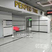 商城通往地铁乘车通道右侧