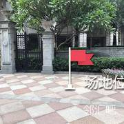 外广场喷泉旁