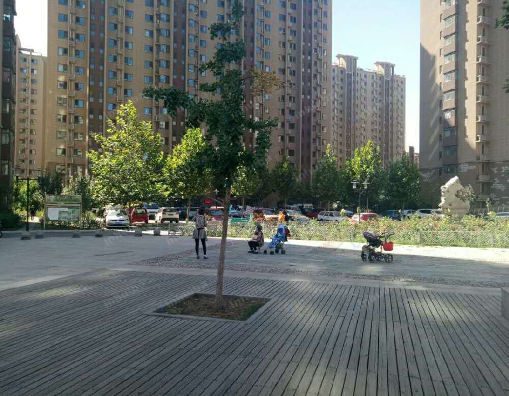北京旧宫新苑南区 - 一层中心广场