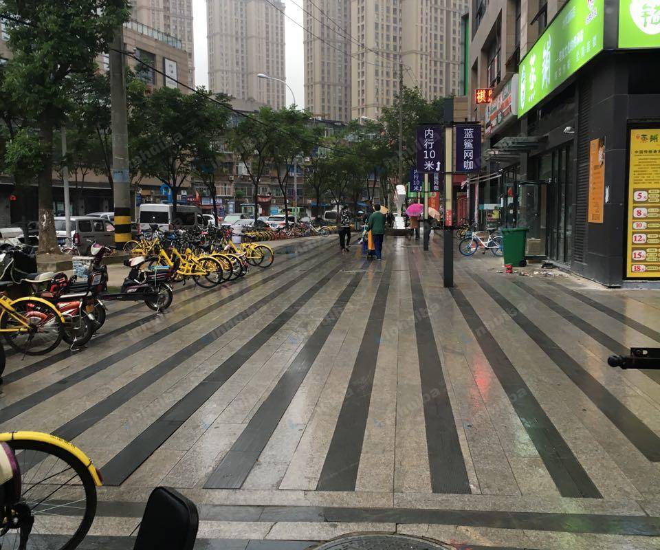 福星惠誉水岸国际商业街 - 水岸国际步行街出口外场空地