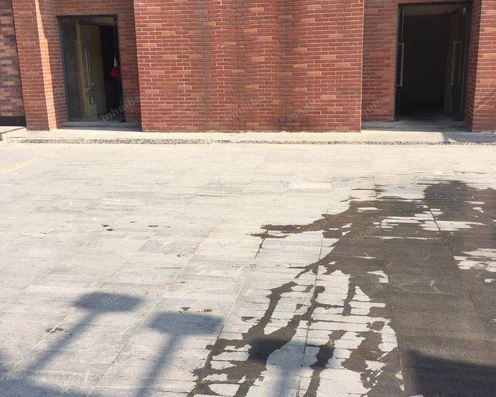 武汉江汉泛悦Mall(北都店) - 外广场肯德基附近