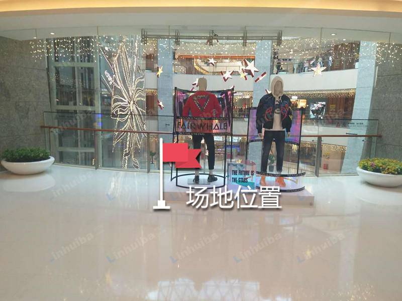 武汉光谷世界城广场 - 三楼环形走廊阿迪达斯店铺对面
