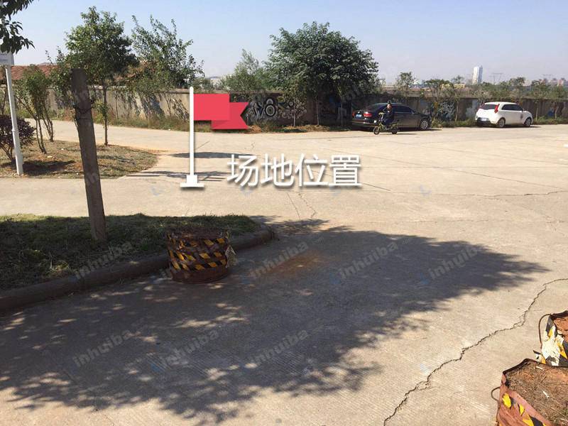 湖北第二师范学院(汤逊湖校区)-东门 - 学校二食堂，商业街，与去寝室的三条路的交叉口