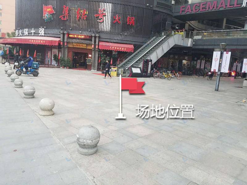武汉新福茂中央广场 - 左边入口手扶电梯前方