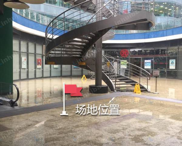 上海国际客运中心下沉式广场 - 美特斯邦威大楼下旋转楼梯下方