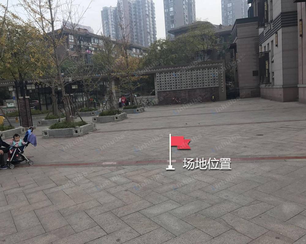 大华南湖公园世家 - 大华南湖公园世家三期海上花商业街西门中国烟酒前小广场中央