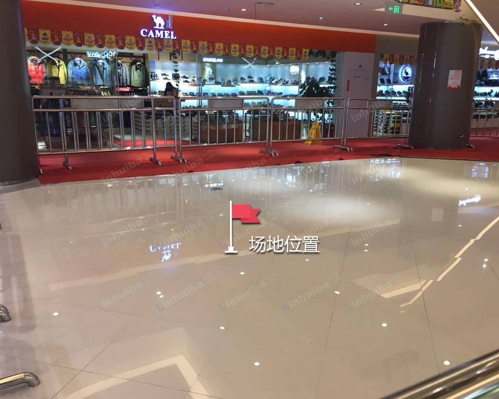 武汉万隆广场 - 一楼骆驼专卖店旁