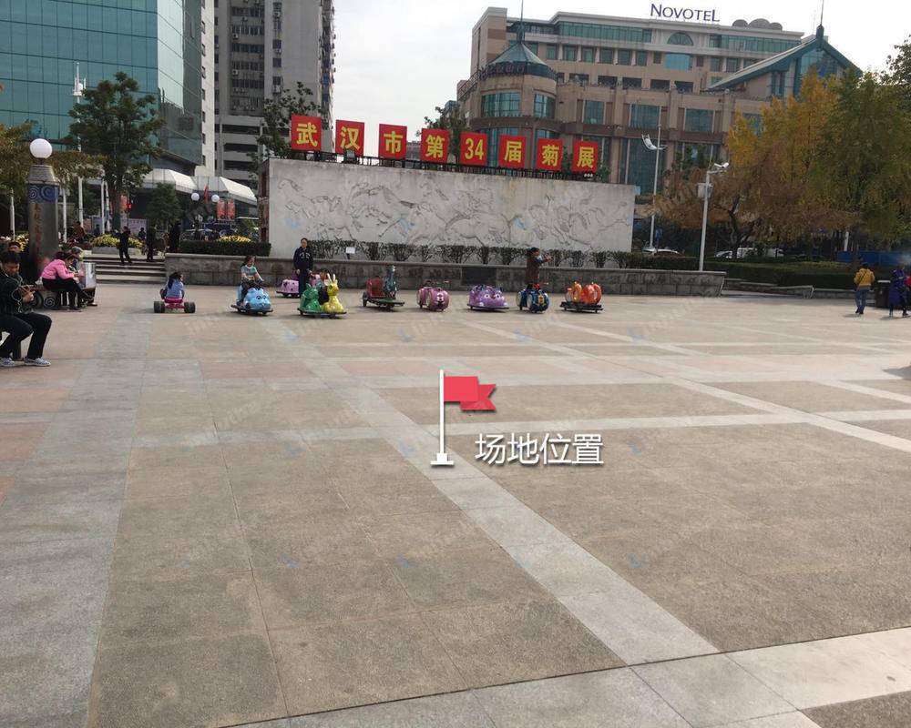 西北湖公园 - 西北湖公园公园入口处内广场