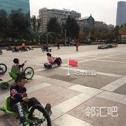西北湖公园新世界百货正对面广场