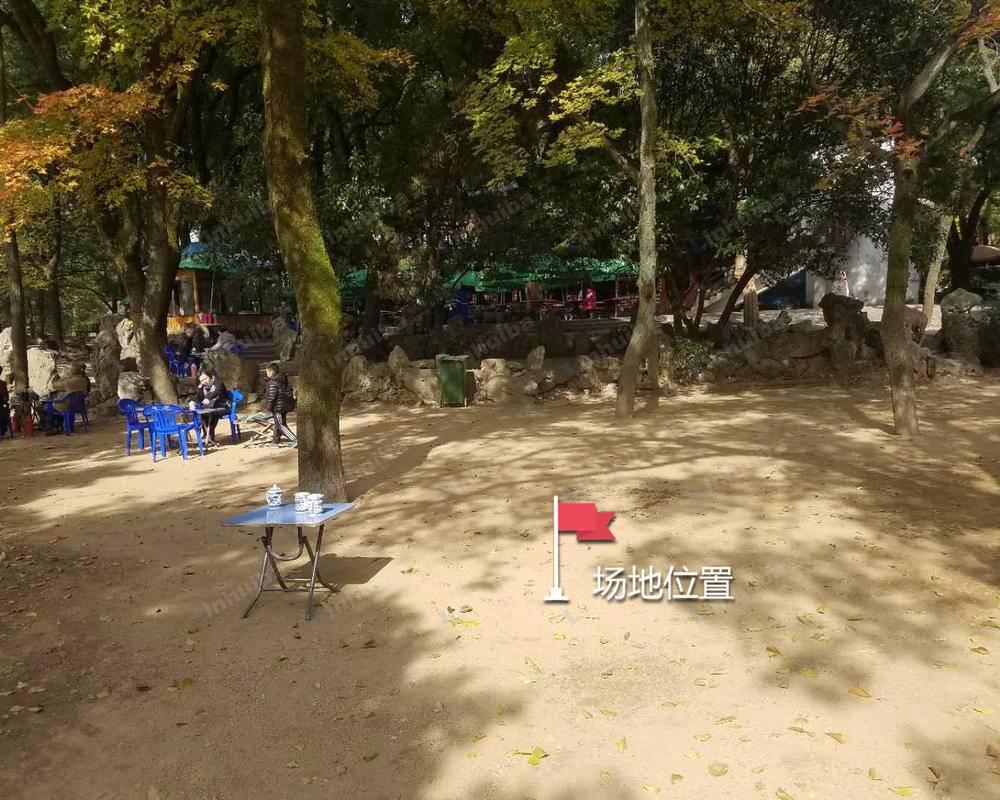武汉市江汉区中山游乐园 - 中山游乐园食堂前方空地