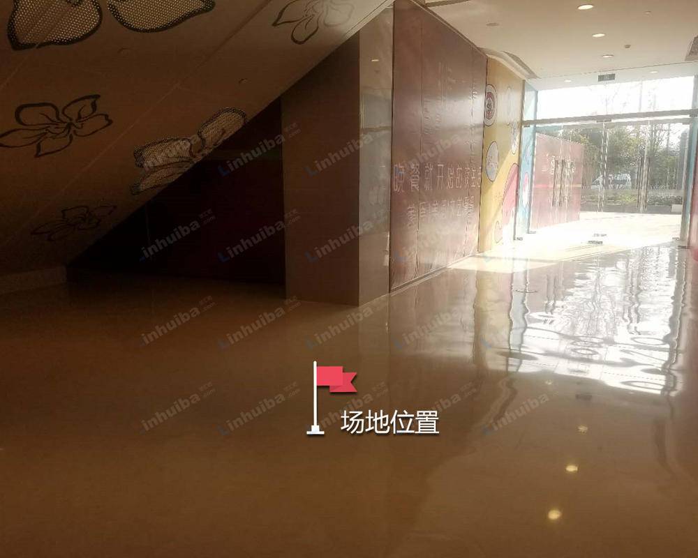 武汉越星汇维港购物中心 - 星汇维港购物中心B入口手扶电梯下方