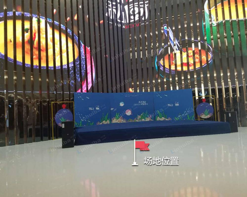 武汉越星汇维港购物中心 - 星汇维港购物中心一楼中庭LED屏下方