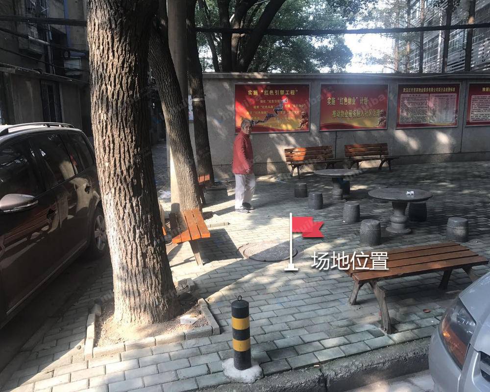 长江委后九小区 - 长江委后九小区新一栋与老一栋交汇处三岔路口