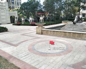 进大门整个中央花园