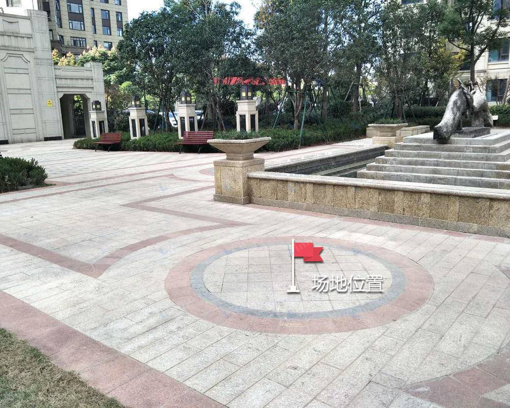 中海·琴臺华府 - 进大门整个中央花园