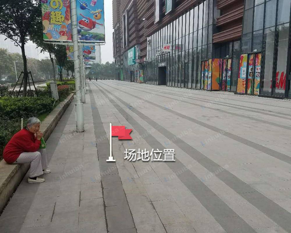 武汉群星城 - HM前方过道中间