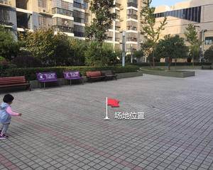 博雅豪庭活动中心靠近小区石碑