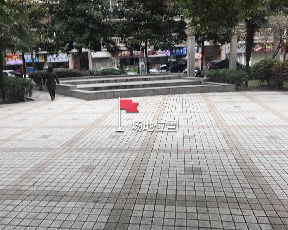 鹏程花园 - 鹏程花园3号楼前居民活动广场中央