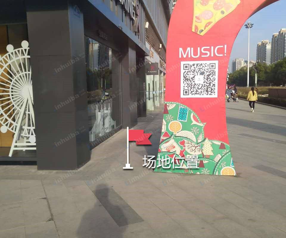 武汉汉口城市广场 - B区户外步行街靠近劲霸男装专卖店