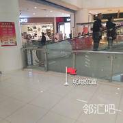 B区二楼扶梯入口旁靠近家乐福超市入口处