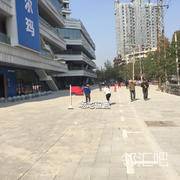 印象城场外靠近沃尔玛