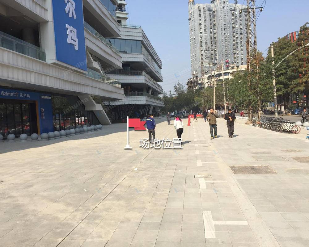武汉印象城 - 印象城场外靠近沃尔玛