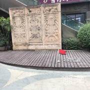 金地京汉1903商场里小广场中央