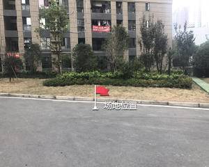 入口三岔路口处