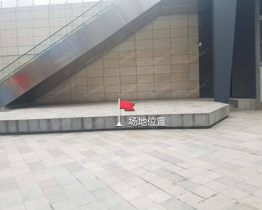 武汉市洪山区五环天地 - 沃尔玛前方展台