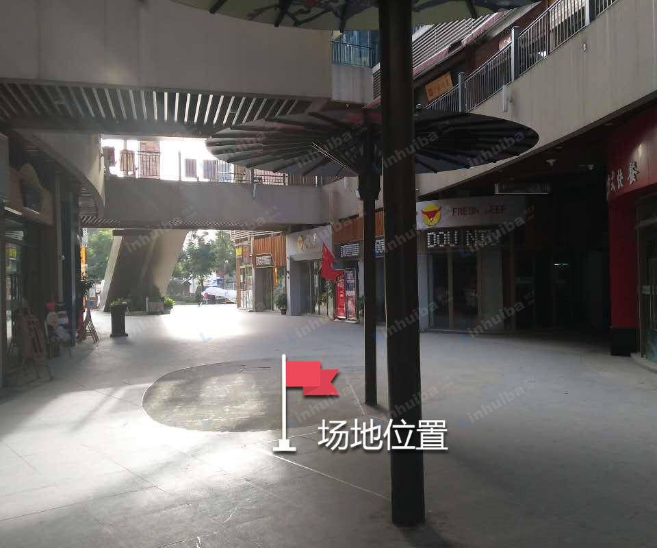 武汉汉口城市广场 - B区户外走廊中庭靠近千百惠专卖店