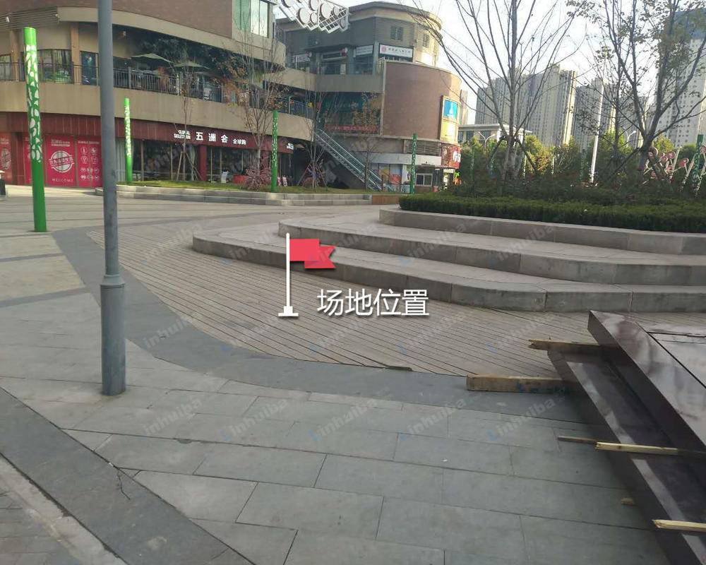 武汉汉口城市广场 - C区室外步行街广场左侧靠近五洲会门店