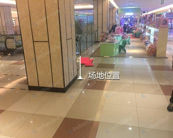 北京华联龙背村购物中心 - 二层扶梯口点位